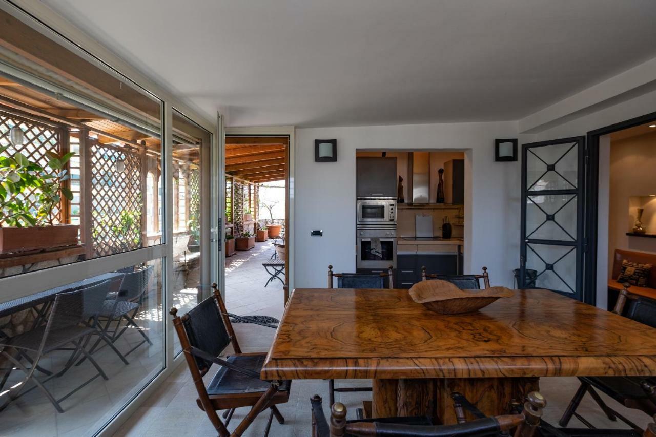 Amazing Penthouse With Terrace By Caracalla Appartement